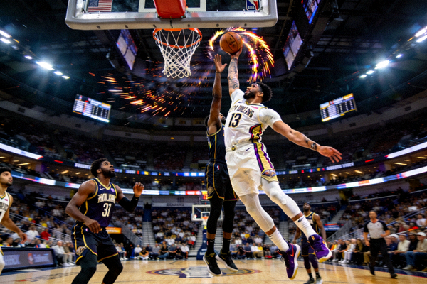 NBA季后赛防守悍将，安东尼·戴维斯送出排球大帽